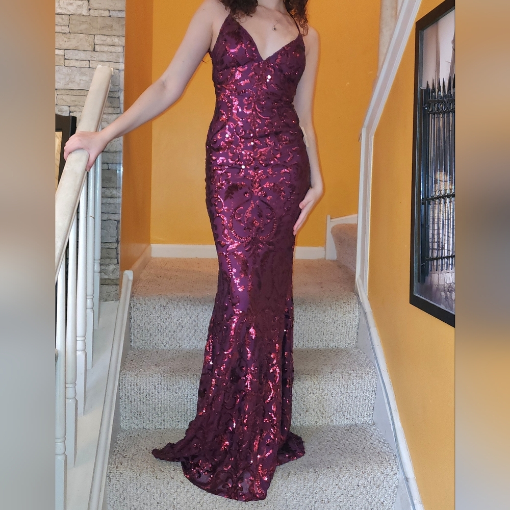 Windsor Taisia Formal Sequin Scroll Dress Plum Size Small Backless Elastic